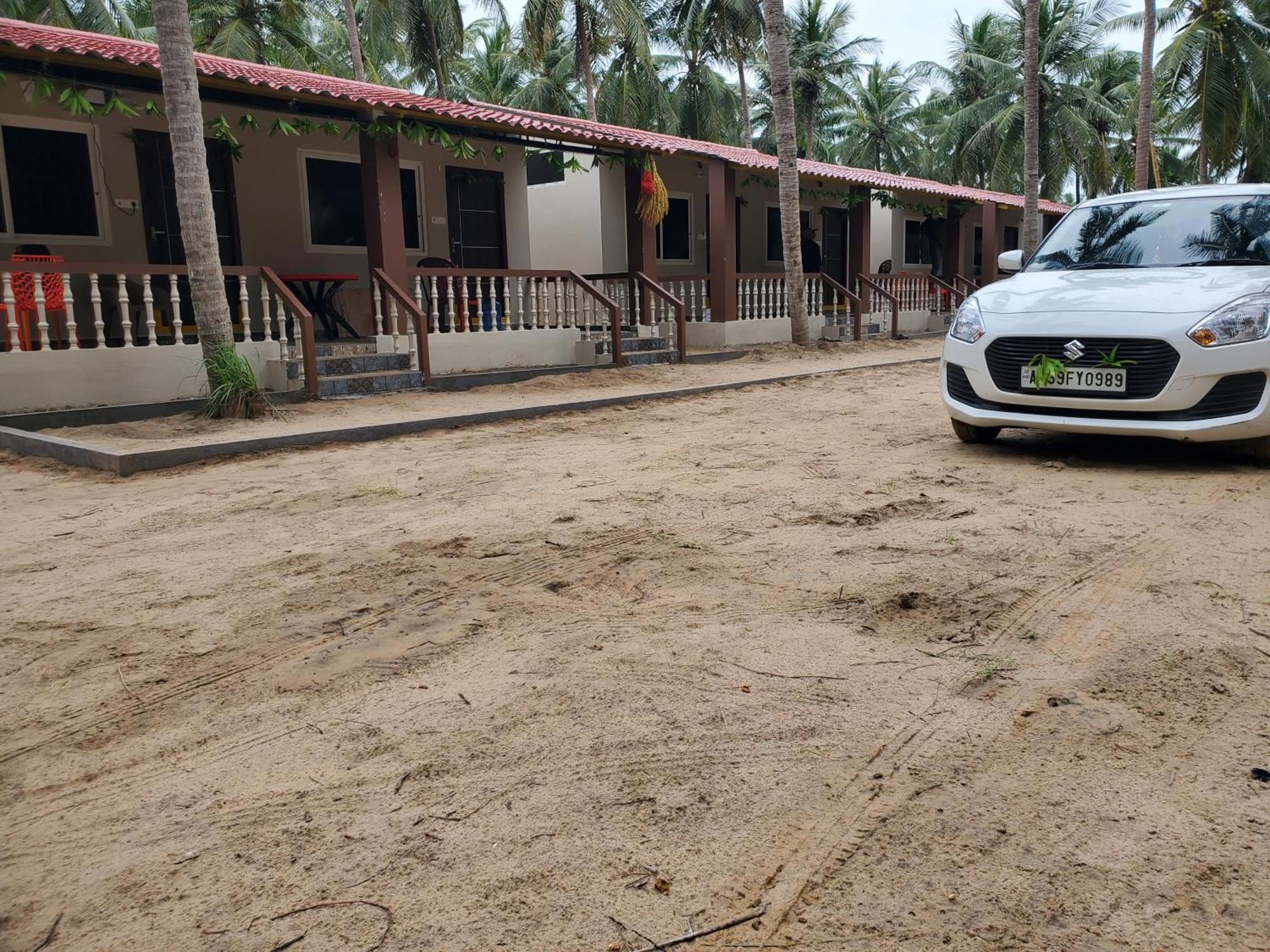 Coastline Beach Resort Perupalem Buitenkant foto