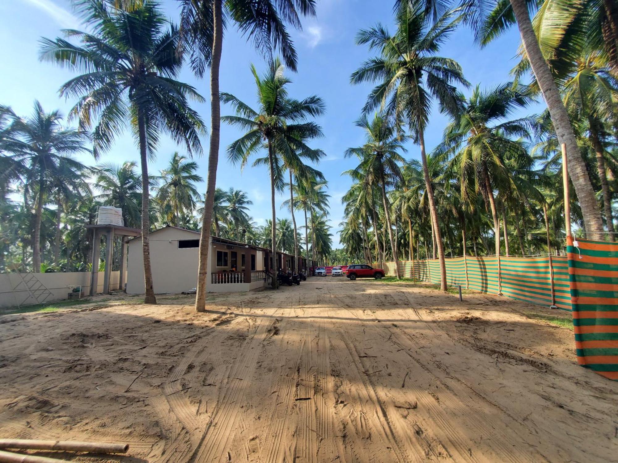 Coastline Beach Resort Perupalem Buitenkant foto